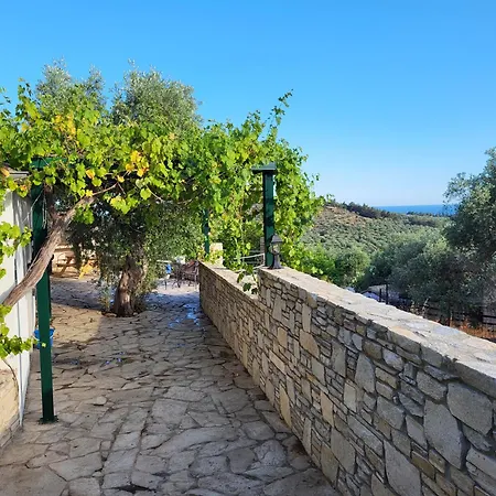 Semesterbostad Kaliva Family House