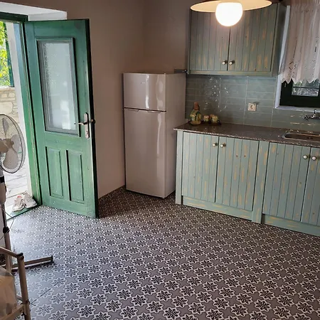 Semesterbostad Kaliva Family House Astris